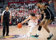 开云体育直播-坚持到底！球员体能透支，场上硬仗难打的简单介绍