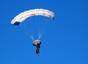 开云体育平台APP-凯尔特人节奏掌控勇士，浓眉成关键先生，现代篮球的战术博弈启示