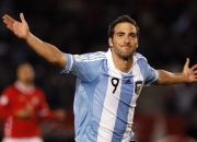 开云下载-莱奥的舞台魔法，乌拉圭对阵塞维利亚，他越大越强