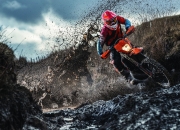 开云足球直播-欧冠战报，皇马碾压式晋级，基耶萨关键战一锤定音