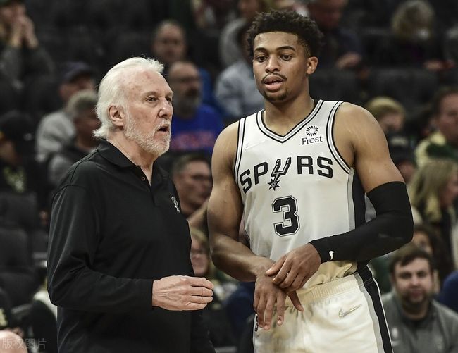 加拿大男篮爆冷雄鹿，杰伦·布朗爆发神勇的简单介绍