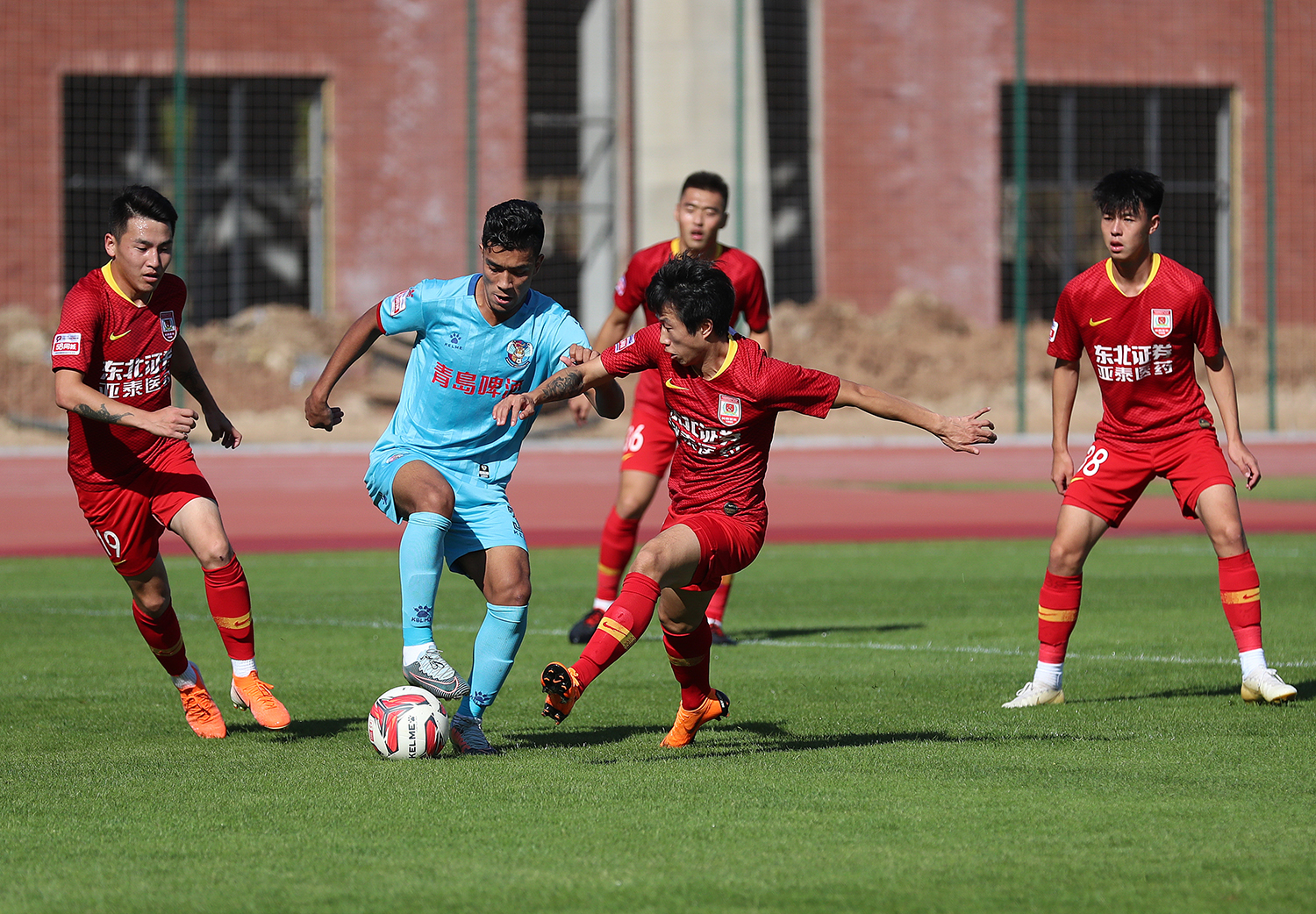 黄蜂完胜雷霆,福克斯完成帽子戏法的简单介绍 黄蜂完胜雷霆,福克斯完成帽子戏法的简单介绍