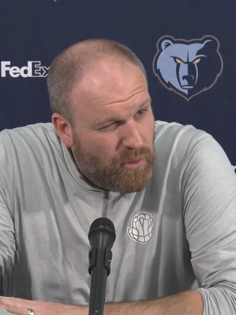 关于奥格斯堡主帅被解雇，球队管理调整的信息