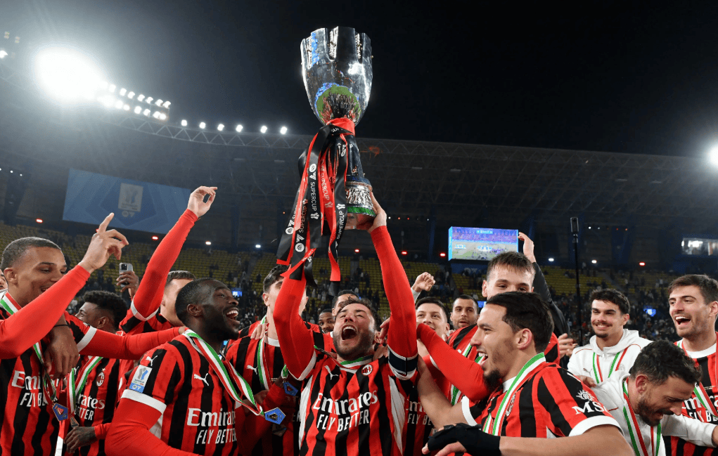 关于佛罗伦萨斩获客场胜利,夺取四连杯庆祝的信息 关于佛罗伦萨斩获客场胜利,夺取四连杯庆祝的信息