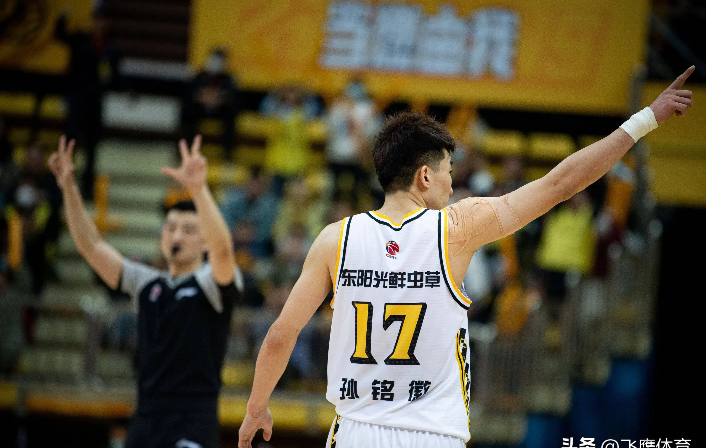 关于新疆队力克上海队,孙铭徽关键制胜的信息 关于新疆队力克上海队,孙铭徽关键制胜的信息