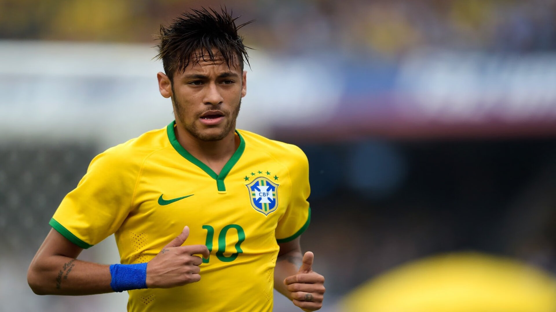 赛道与绿茵的交汇，当F1争冠战火遇上莱比锡红牛的欧冠之夜